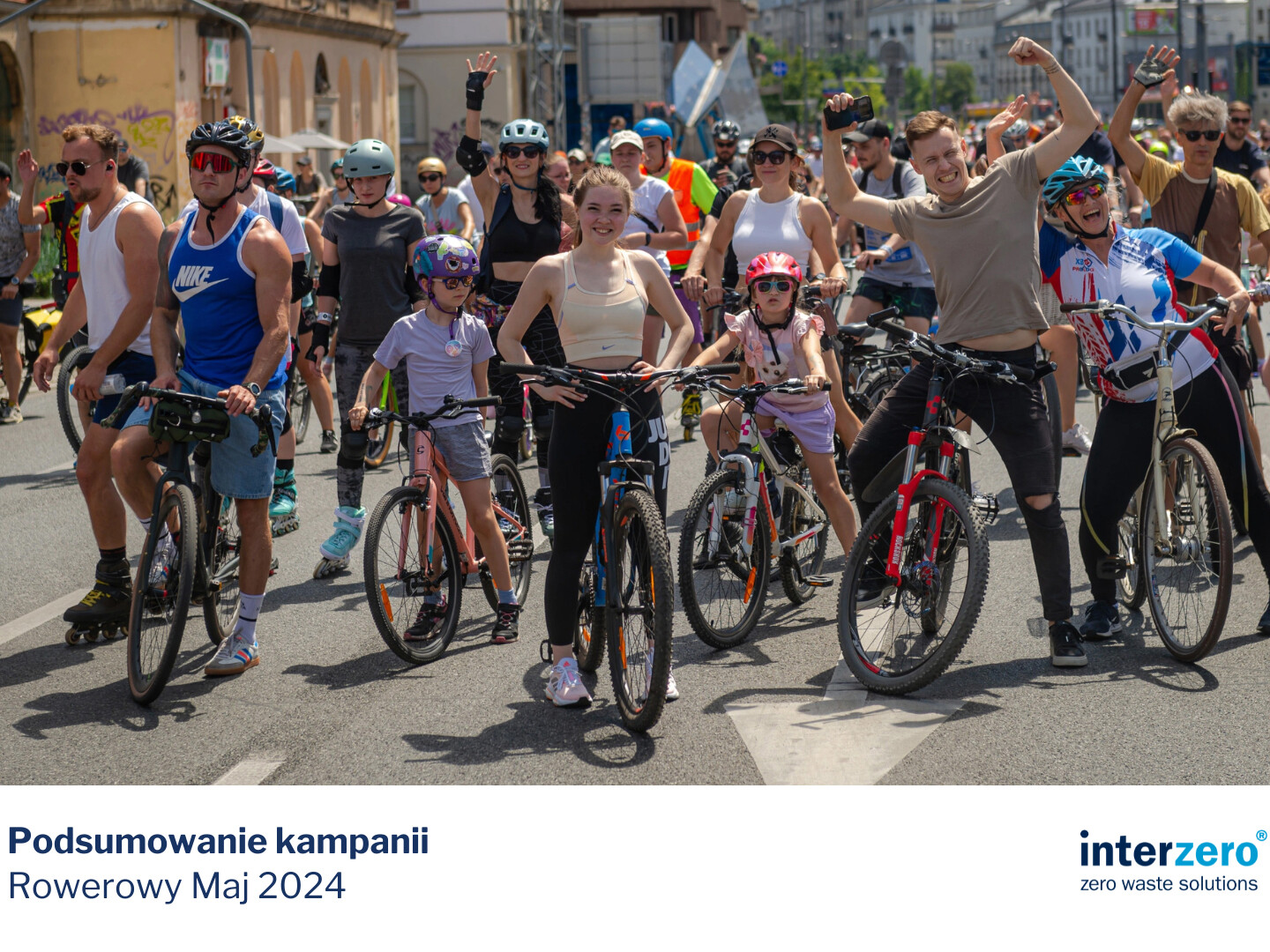 grupa rowerzystów podczas kampanii rowerowy maj w warszawie